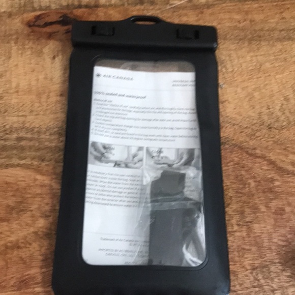 Air Canada universal water resistant pouch . - Picture 5 of 6